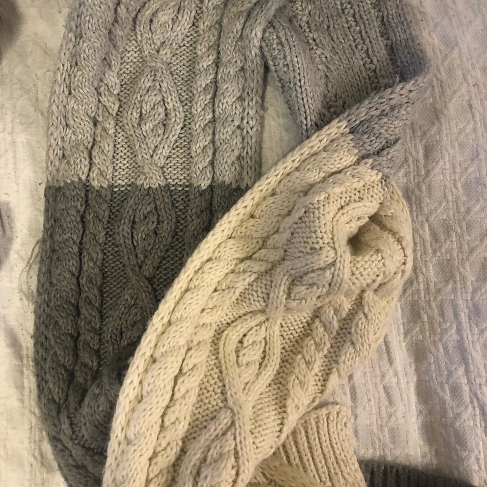 Gap grey/white knit scarf